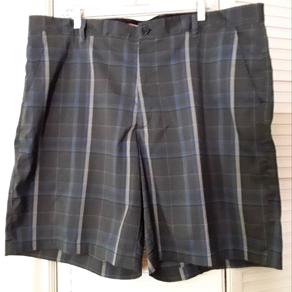 Greg Norman Shorts size 40